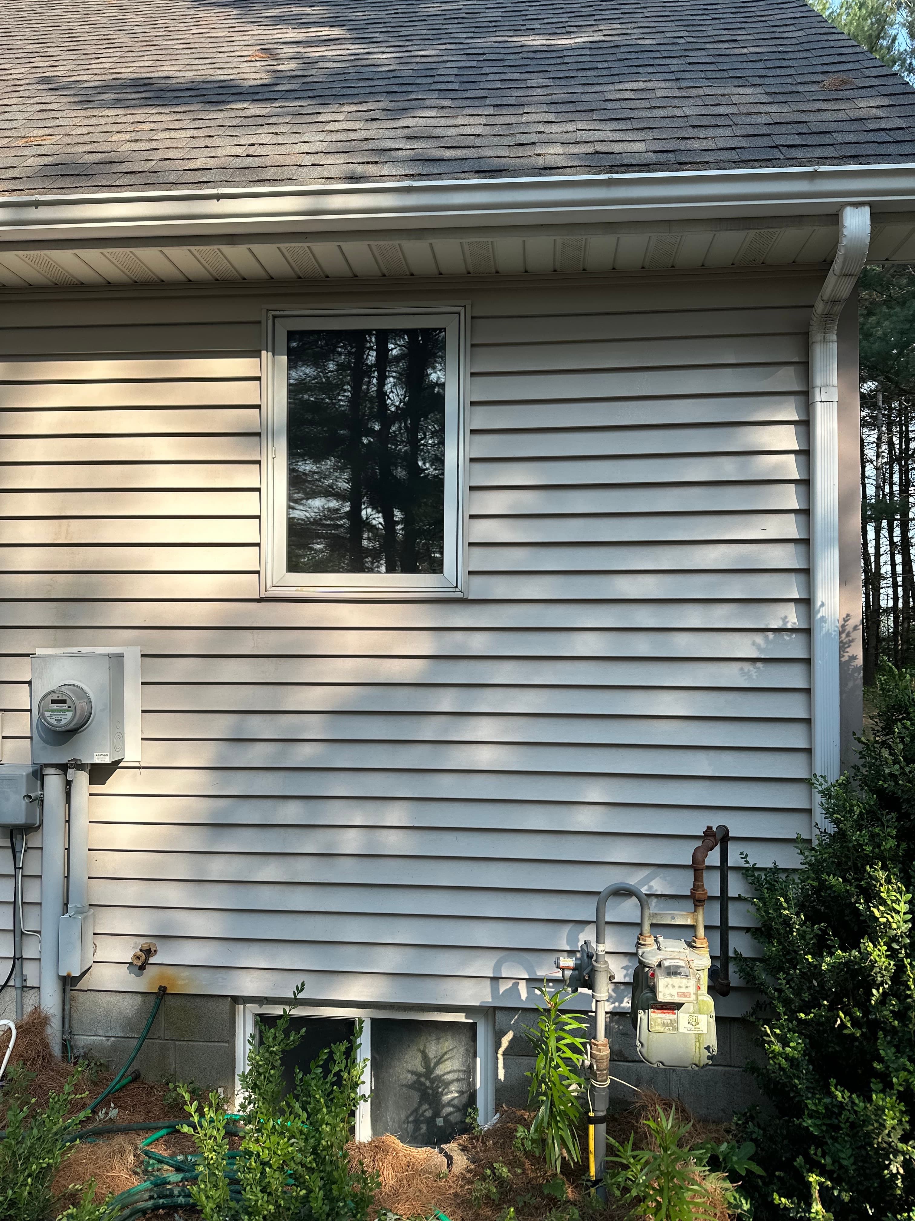 Cleaned side of a house in Hobart showing pristine vinyl siding after pressure washing service.