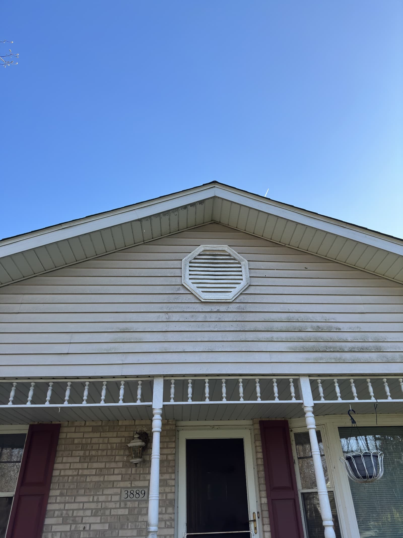 Front view of house with algae stains on vinyl siding