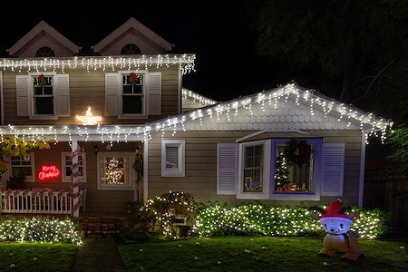 Top 5 Reasons Clean Exteriors Increase Holiday Cheer